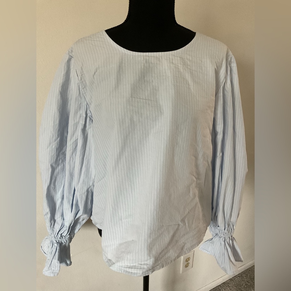 Divided by H&M blue pinstriped top with puffy sleeves and tie back size xl